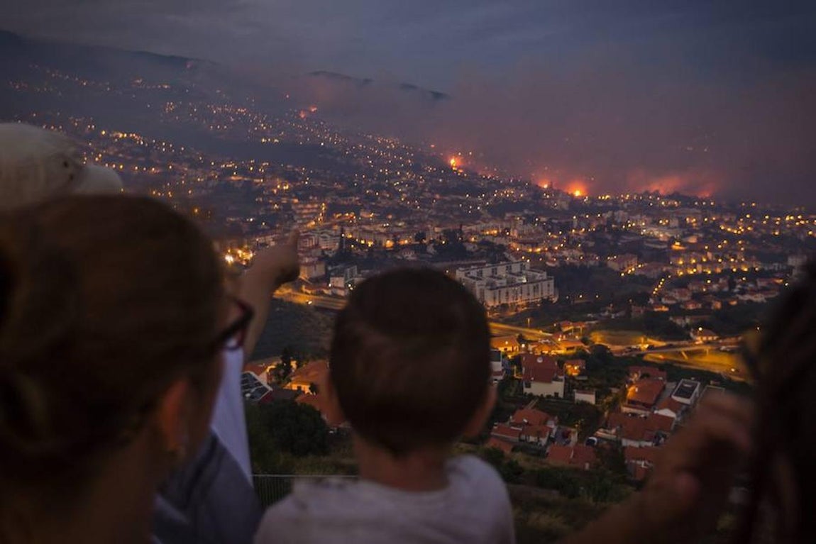 Imágenes de los terribles incendios que están arrasando la portuguesa isla de Madeira