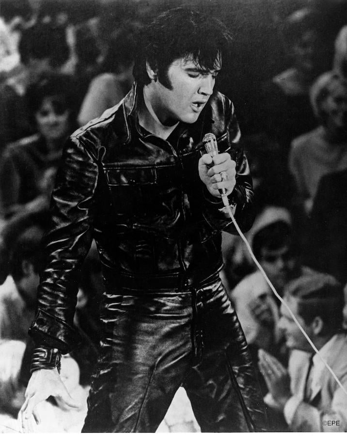 Elvis se fue haciendo mayor, pero nunca perdió su estética ni el giro de cadera y rodilla que lo hicieron eterno. 