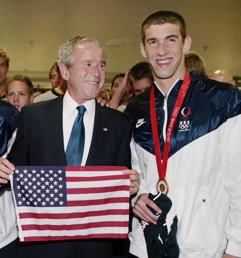 Cuatro años más tarde, en Pekín, Phelps obtuvo 8 medallas de oro. En la ciudad china se reunió con el expresidente norteamericano George W. Bush. 