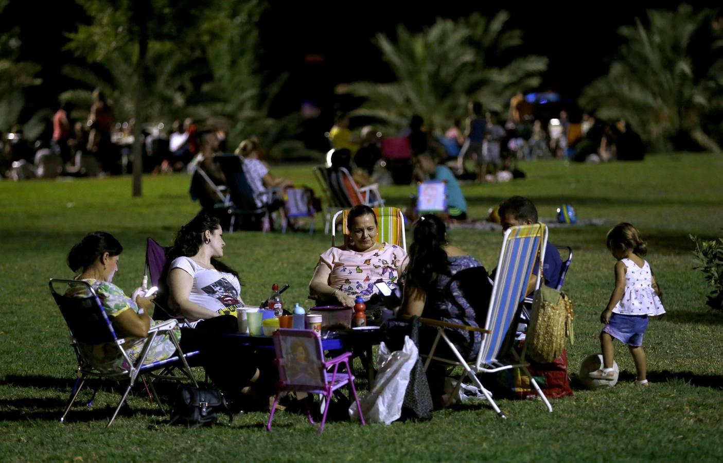 En imágenes, un solaz de frescor junto al río