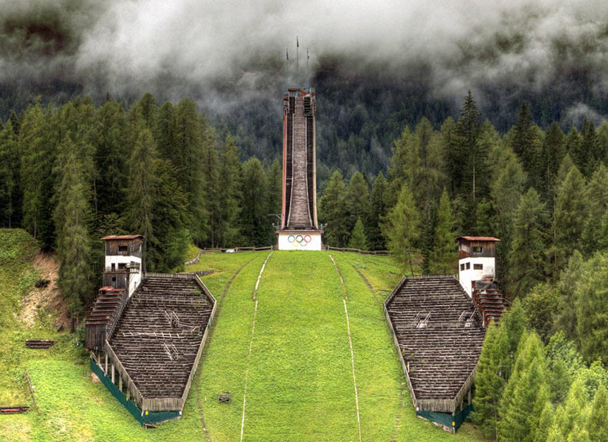 Torre de salto de esquí, Cortina D’ampezzo, Italia, Juegos Olímpicos de Invierno 1956. 