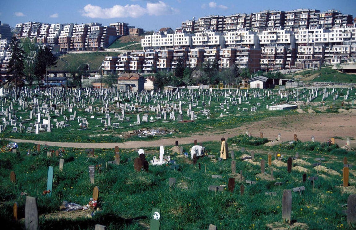 Complejo olímpico reconvertido en cementerio, Sarajevo, Bosnia, Juegos Olímpicos de Invierno 1984. 
