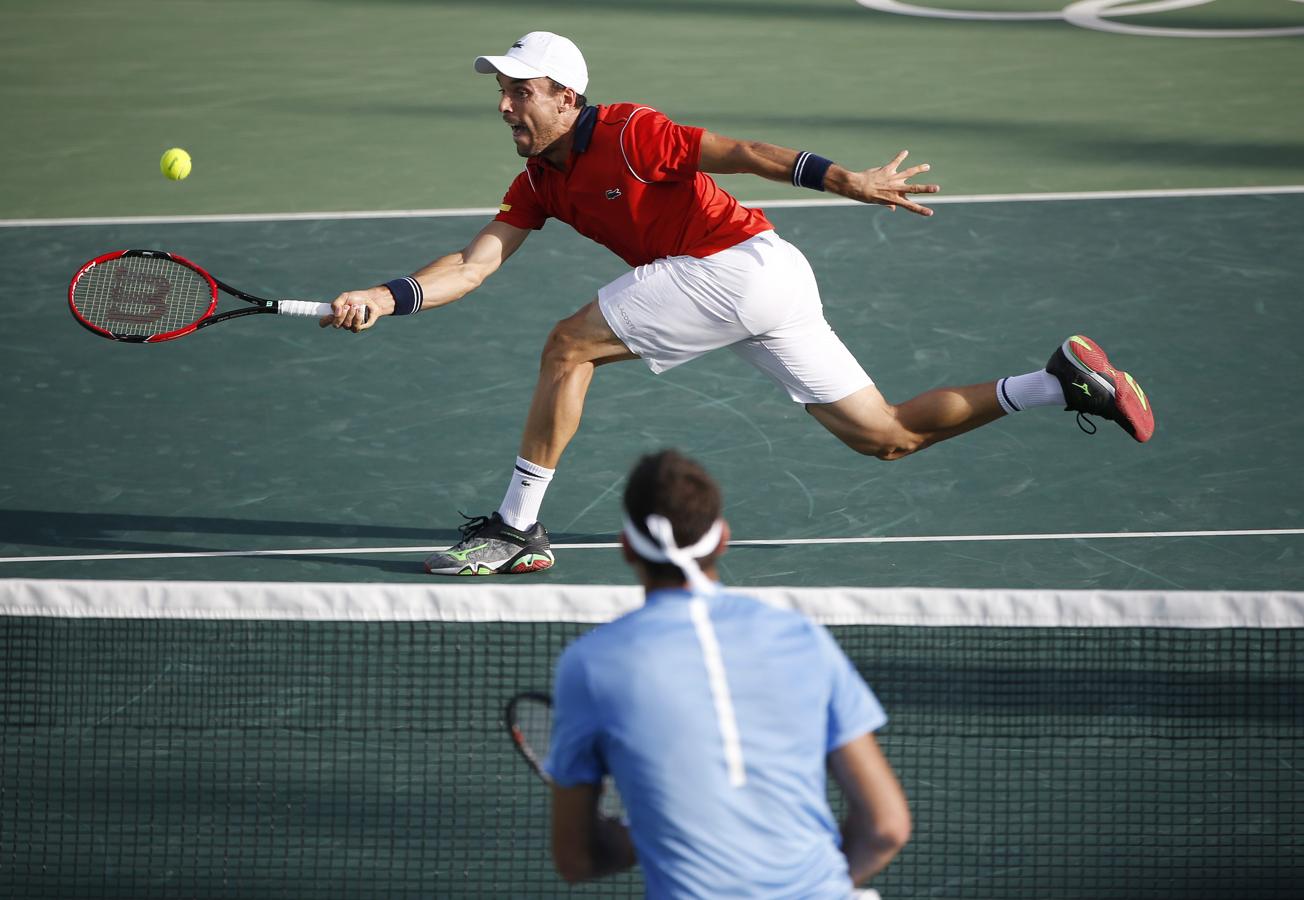 Tenis. En individuales, Juan Manuel Bautista cedió ante el argentino Juan Martín del Potro, que se enfrentará por la final contra Rafael Nadal