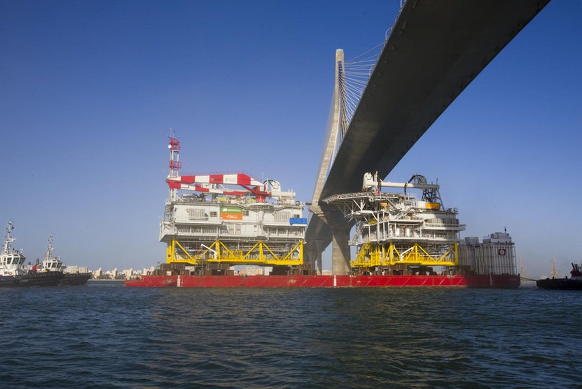 La plataforma de Iberdrola parte hacia el parque eólico marino Wikinger