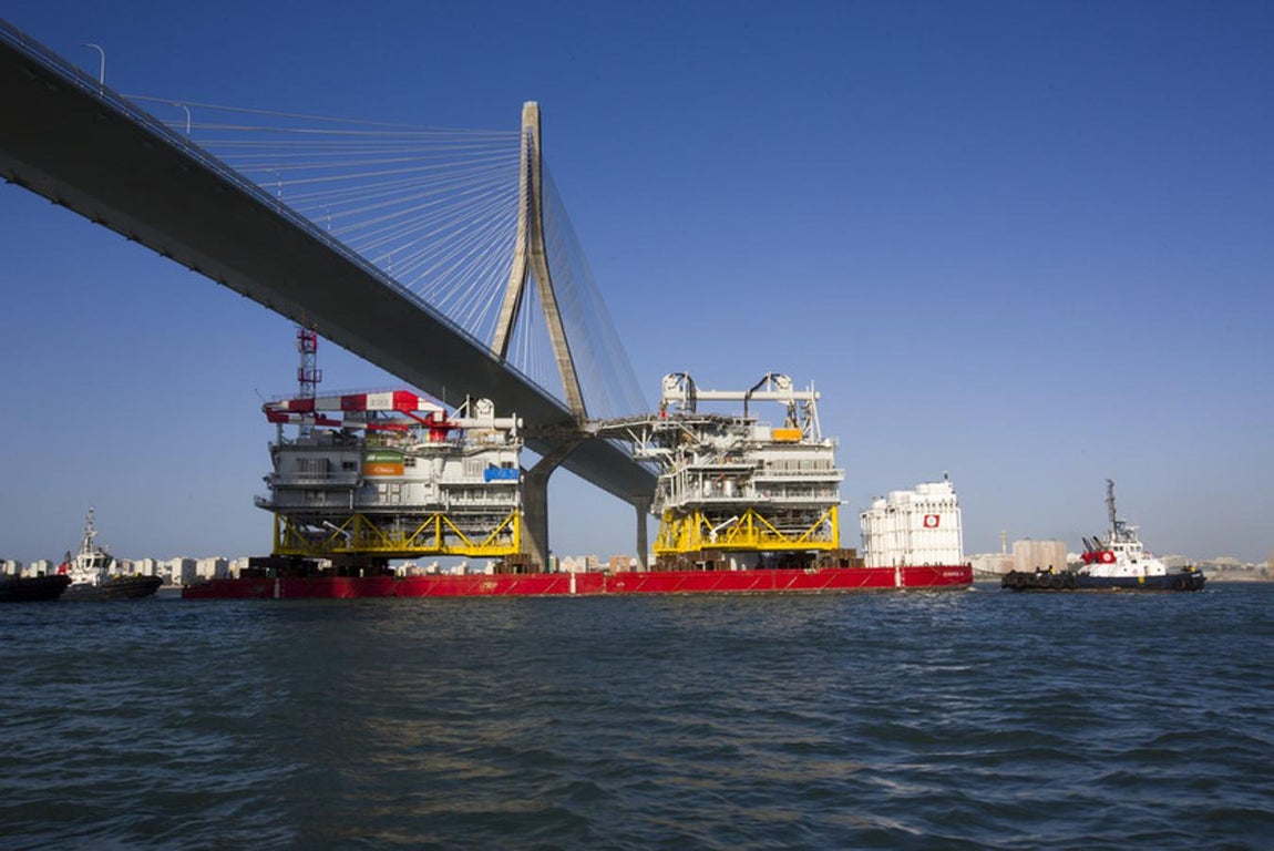 La plataforma de Iberdrola parte hacia el parque eólico marino Wikinger