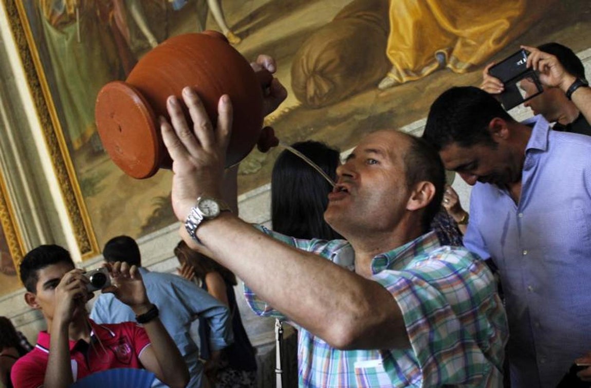 Cientos de toledanos bebieron el agua de la Virgen