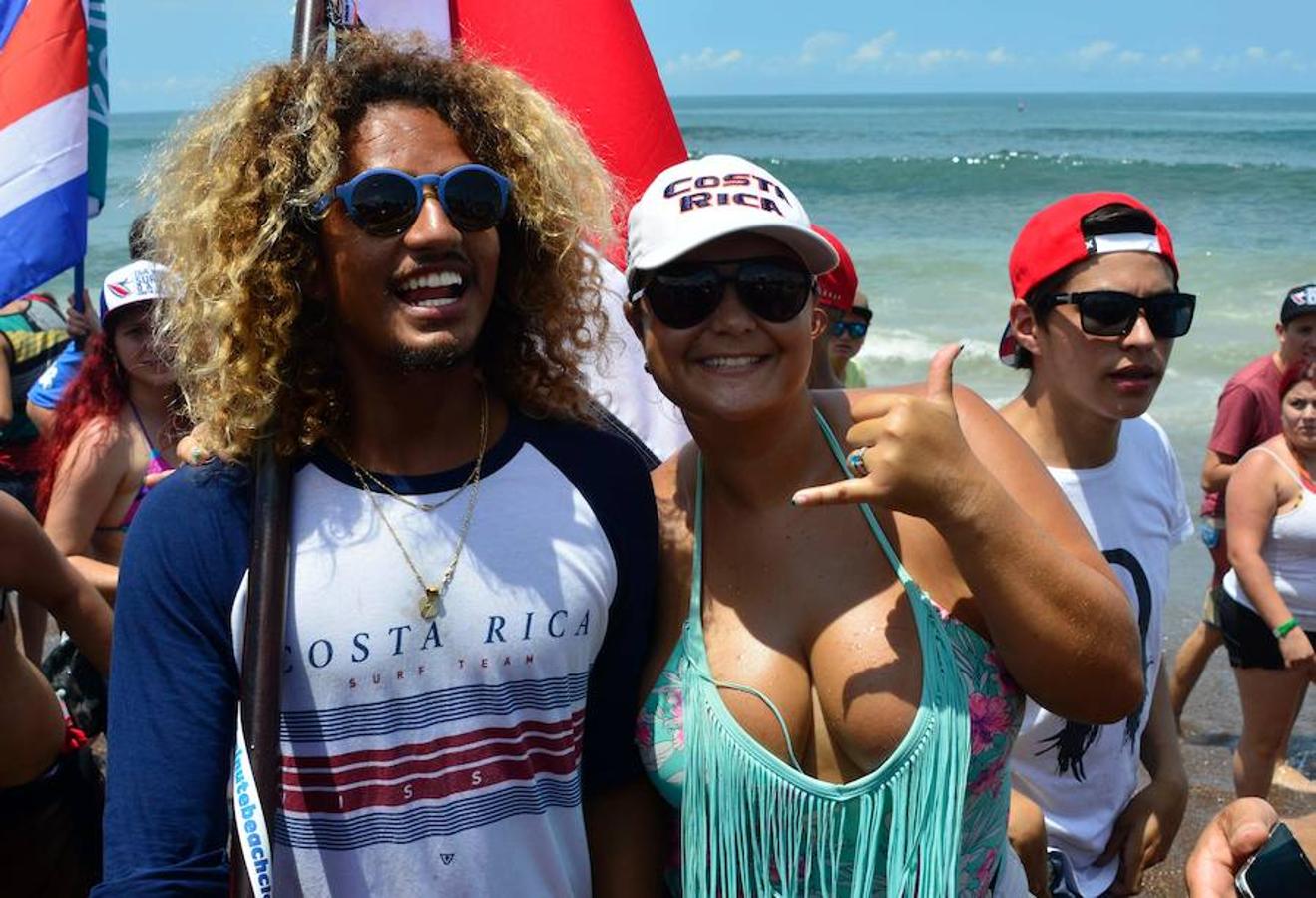 Carlos Muñoz, miembro del equipo nacional de surf de Costa Rica. 