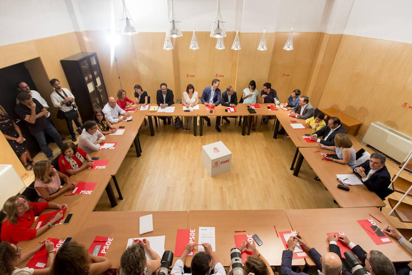 La cúpula mayor del PSOE reunida en el Congreso de los Diputados. 