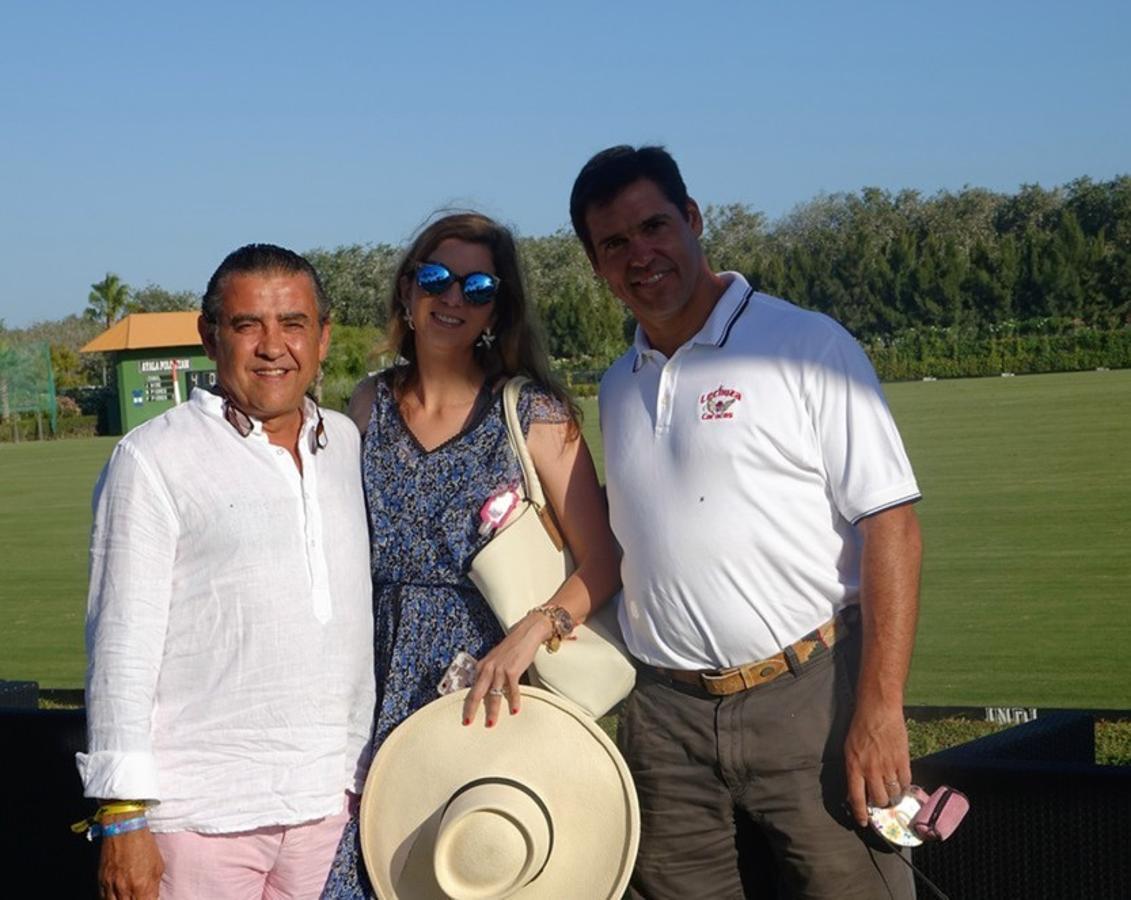 Jaime Martínez-Bordiú y Margarita de Vargas, junto a su marido Luis Alfonso de Borbón