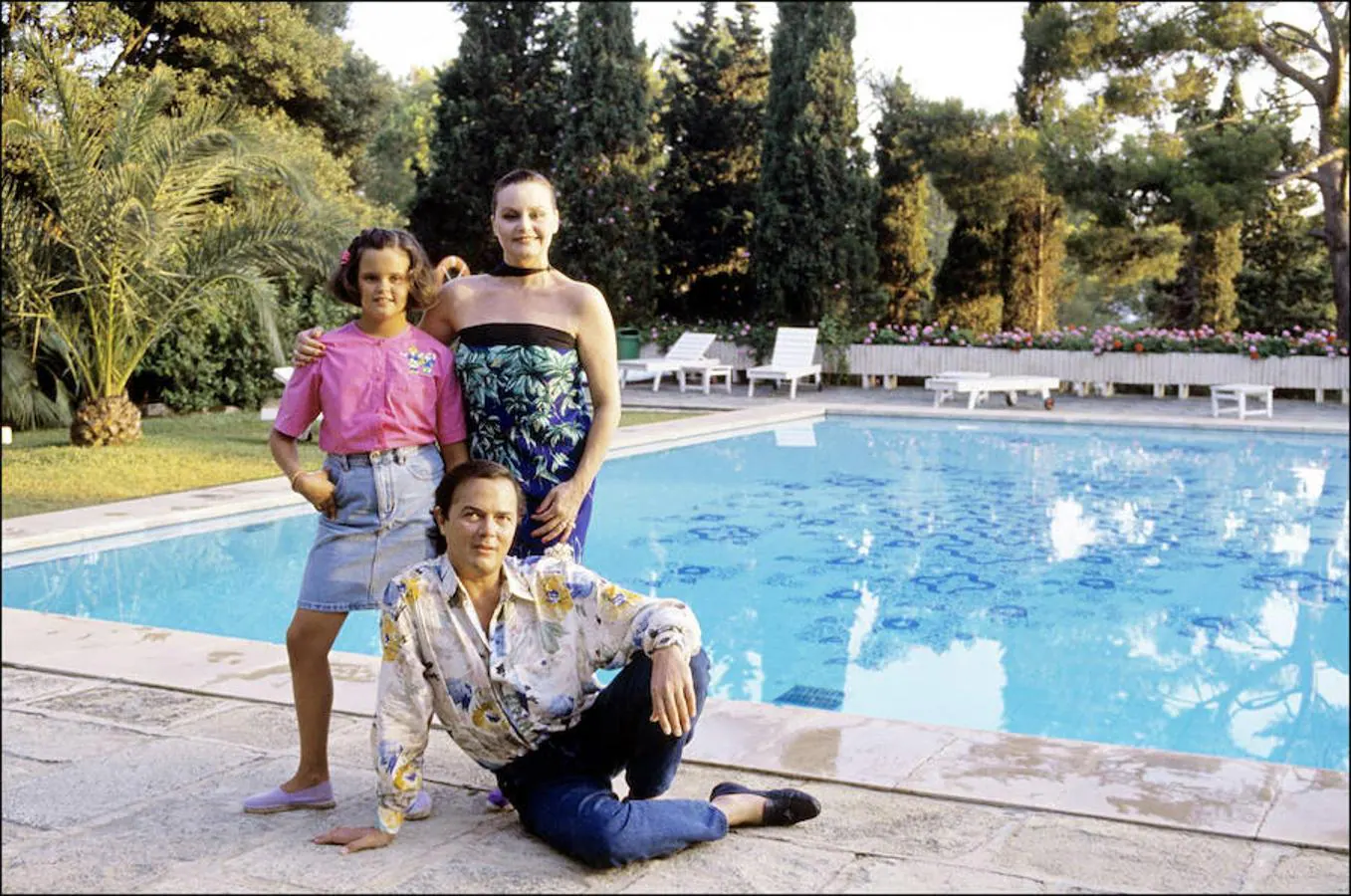 En la foto junto a sus padres, Rocío Dúrcal y Antonio Morales «Junior»