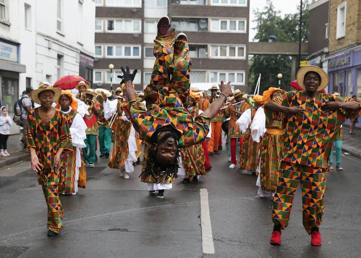 Desfile de disfraces en el primer día del carnaval de Notting Hill, el pasado domingo. 