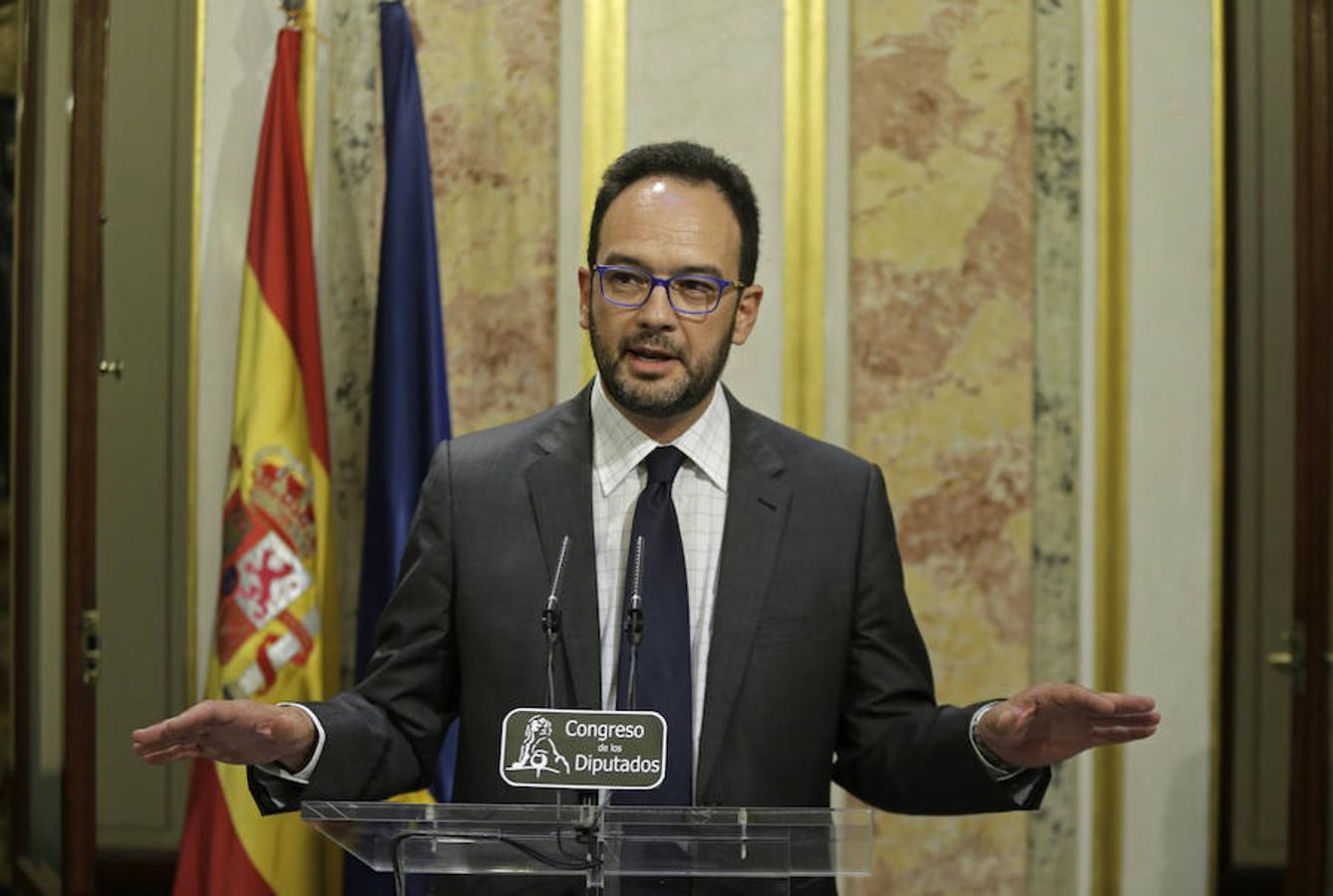 El portavoz del PSOE en el Congreso, Antonio Hernando, en la rueda de prensa posterior al discurso
