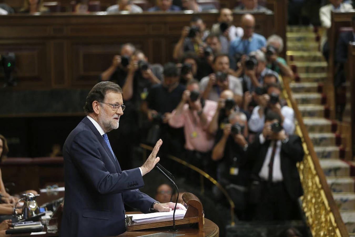 El presidente del Gobierno en funciones, Mariano Rajoy, al inicio de su intervención esta tarde en el Congreso de los Diputados en la primera jornada del debate de investidura