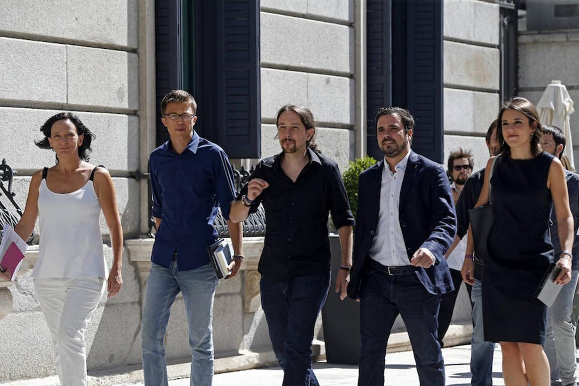 Dirigentes de Unidad Popular a su llegada al Congreso. 