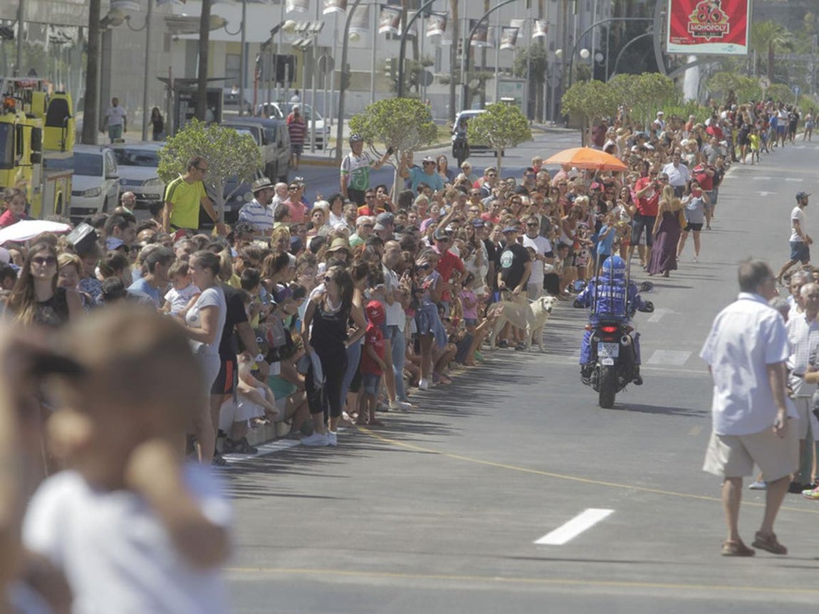 La Vuelta Ciclista estrena el Puente de la Constitución