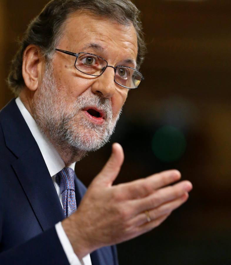 «Queremos sumar a los muchos consensos que existen en esta Cámara. ¿Cuál es la razón, además de los prejuicios, para dejar que gobierne quien los españoles ha querido que gobierne. Eso es lo que usted no ha explicado», de esta forma ha concluido su réplica Mariano Rajoy
