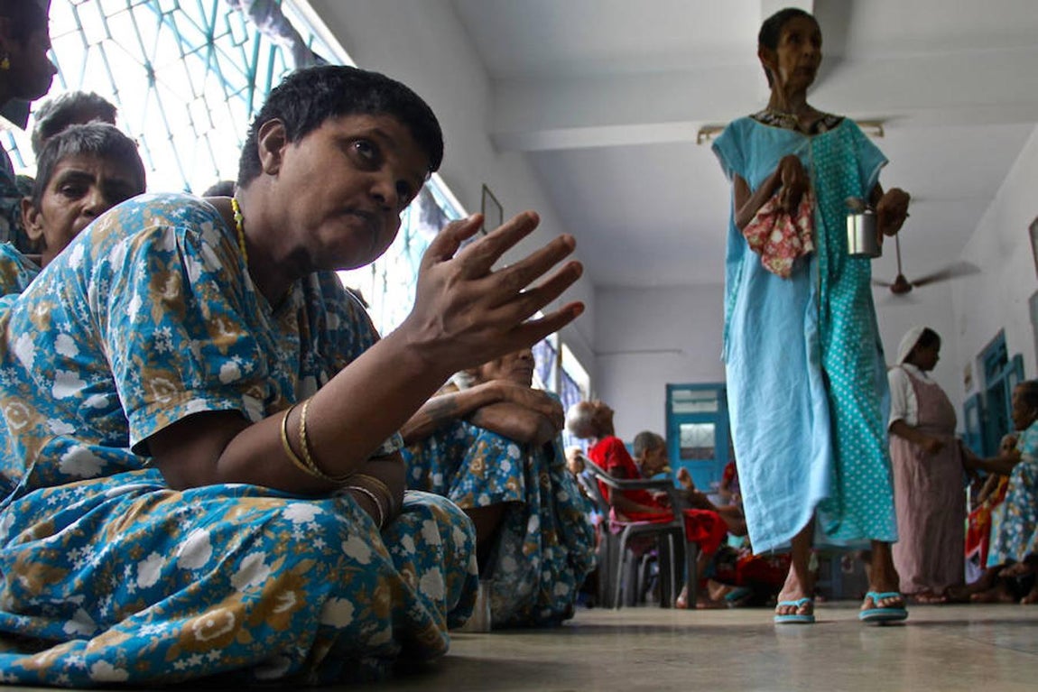 Uno de los 400 disminuidos psíquicos y físicos de Calcuta de la casa de acogida de Premdan. 
