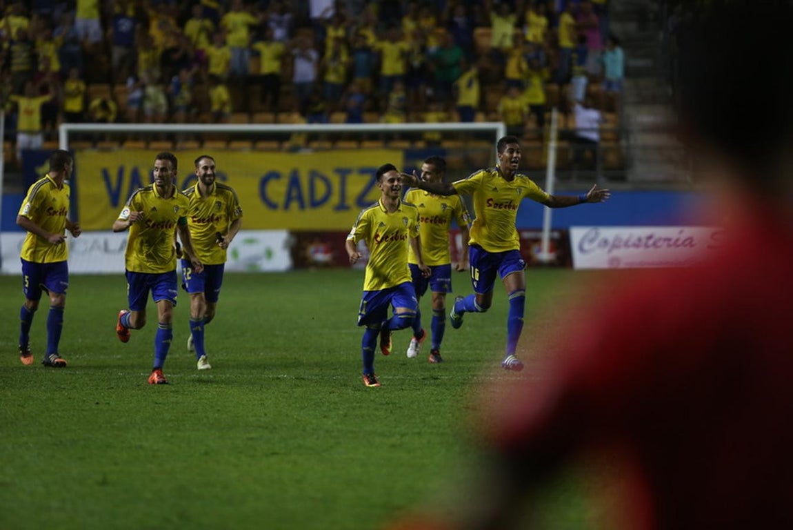 Fotos: El Cádiz se impone en los penaltis (3-2)