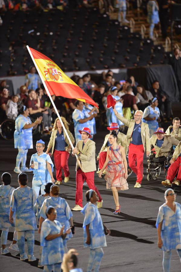 Abanderado español. José Manuel Ruiz tuvo el honor de ser el abanderado de nuesro país durante el acto de apertura. Campeón de España, de Europa y del mundo en tenis de mesa, es uno de los paralímpicos más laureados