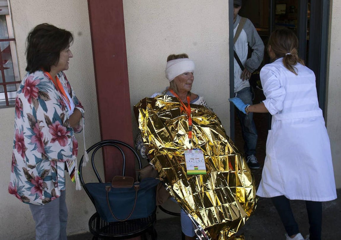 Uno de los fallecidos sería el maquinista de nacionalidad portuguesa, y el interventor, español. También hay 50 heridos de distinta gravedad, uno de ellos crítico. 