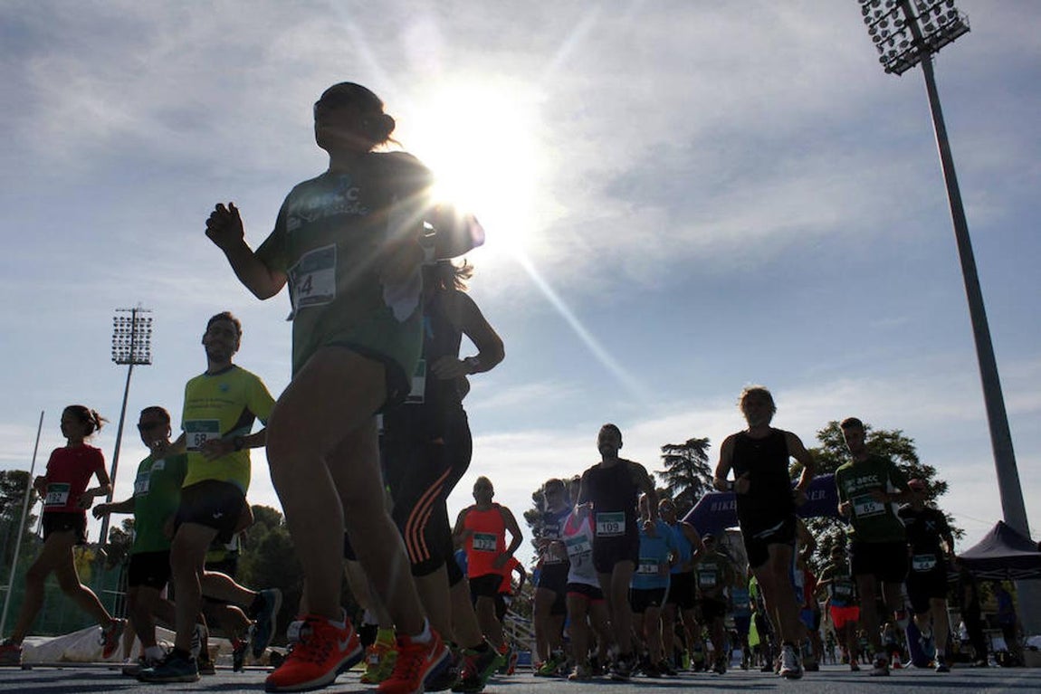La I Carrera y Marcha Solidaria contra el cáncer, en imágenes