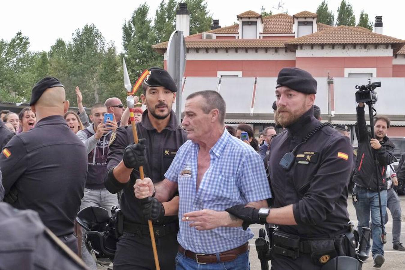 Primeros altercados. En torno a las 9.00 horas de la mañana se produjeron los primeros altercados antes de la celebración del festejo. Vecinos de la localidad de Tordesillas han lanzado insultos contra una decena de antitaurinos que se encontraban en la misma zona. Se han escuchado gritos como «Antitaurinos, hijos de puta, yo no te quiero, fuera de mi pueblo»