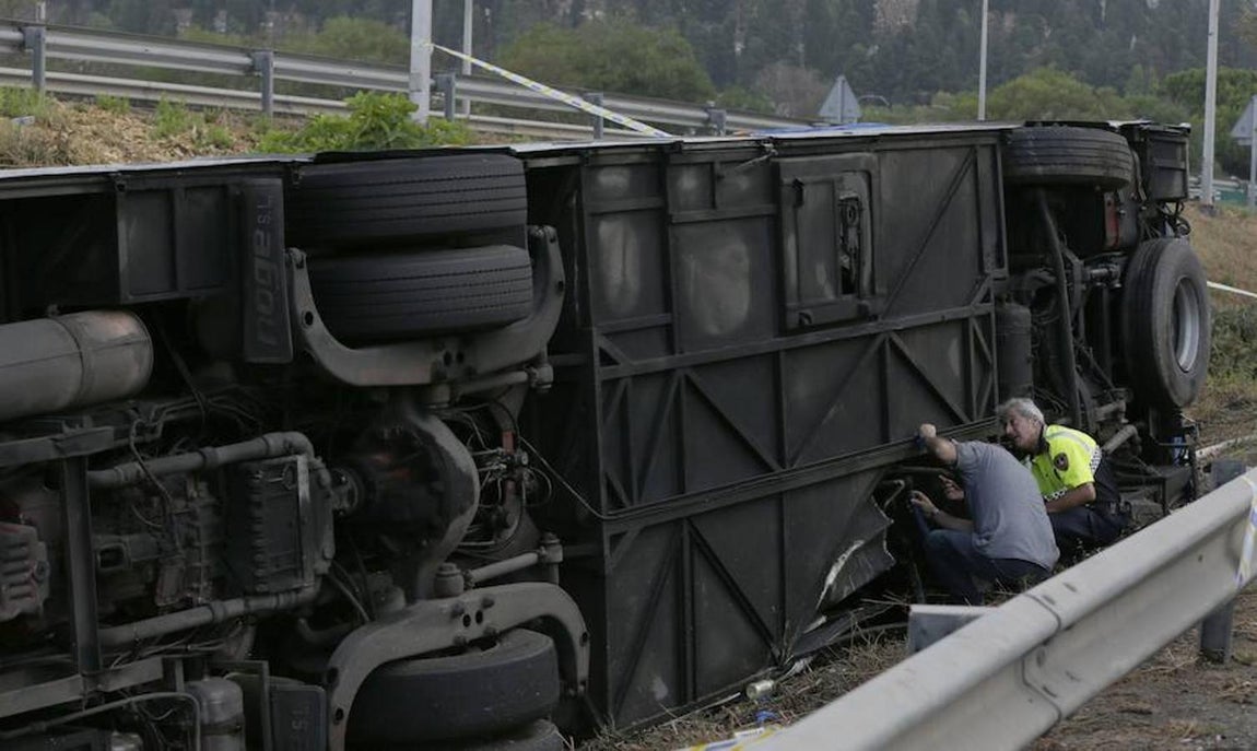 Vuelca un autobús que llevaba turistas al Aeropuerto de Barcelona