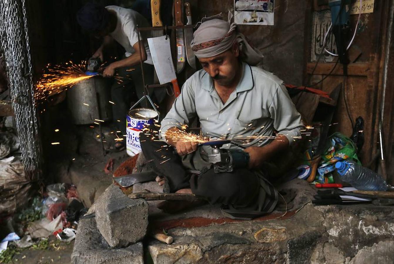 Los mercados. En el mercado de Jambiya se pueden encontrar todo tipo de armas artesanales realizadas al más puro estilo tradicional