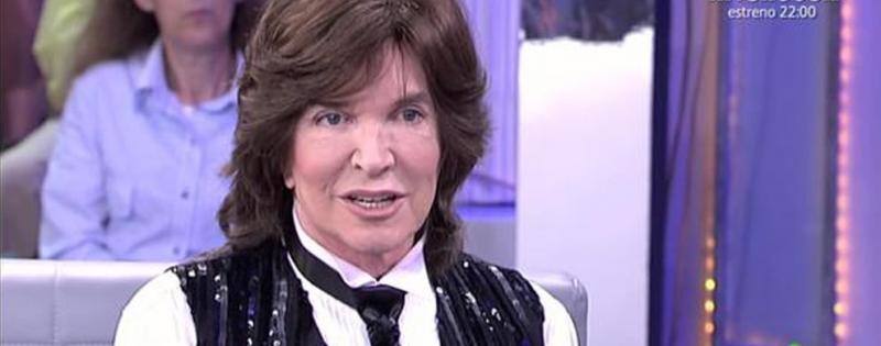 El cantante Camilo Sesto en una de sus apariciones televisivas. 