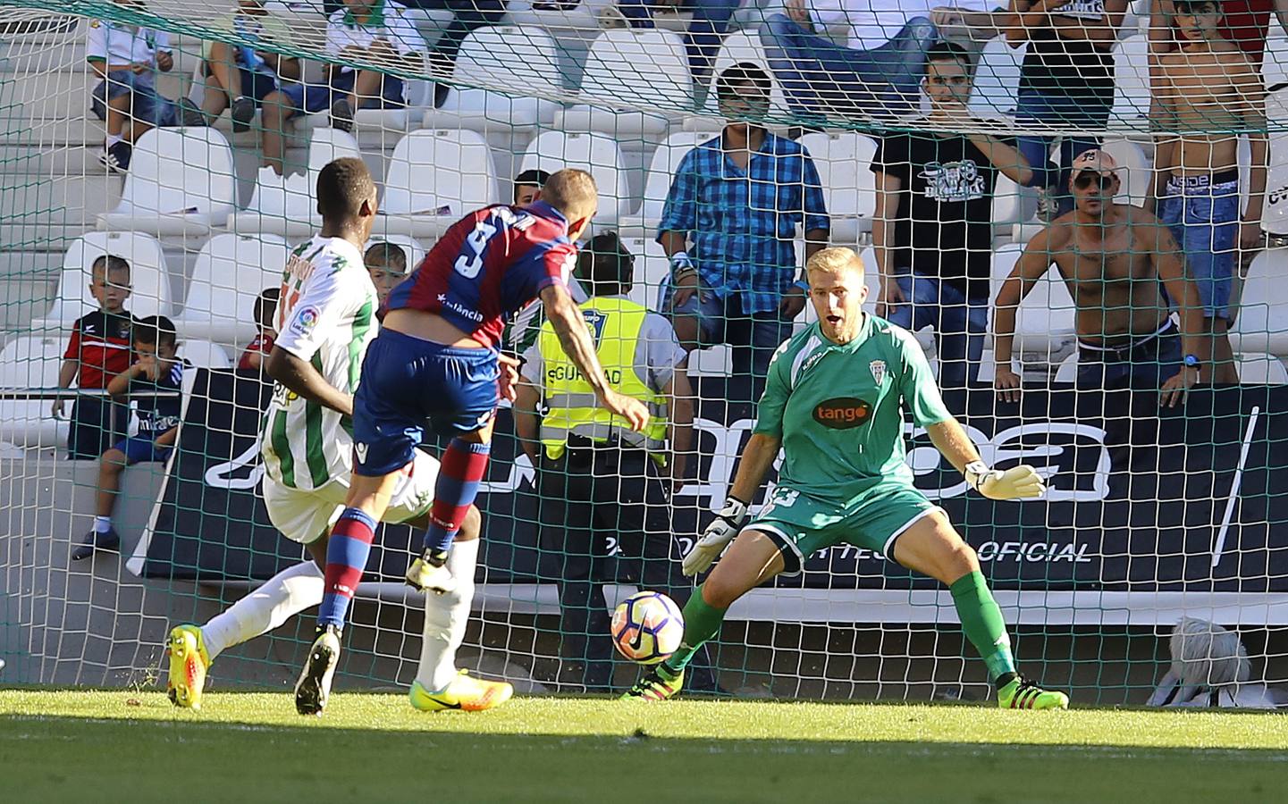 El Córdoba-Levante, en imágenes