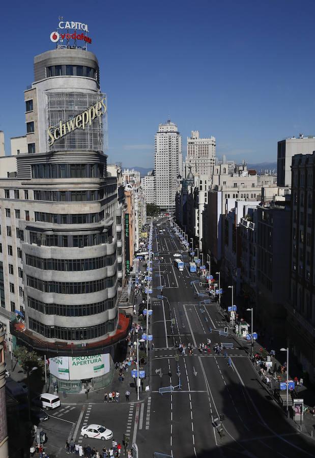 La Gran Vía, casi sin coches, esta mañana. 