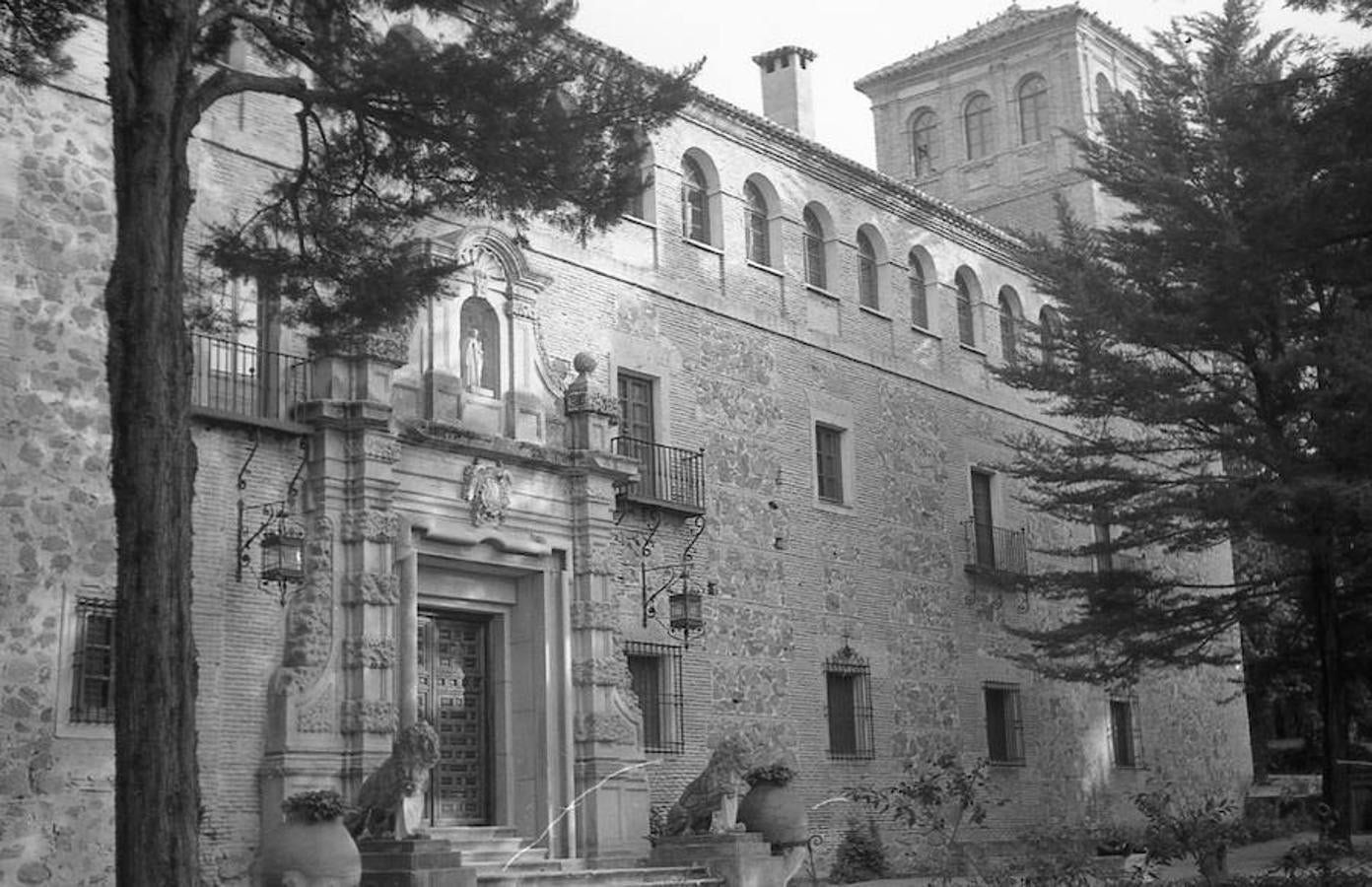 Fachada del convento de San Bernardo en 1976. 