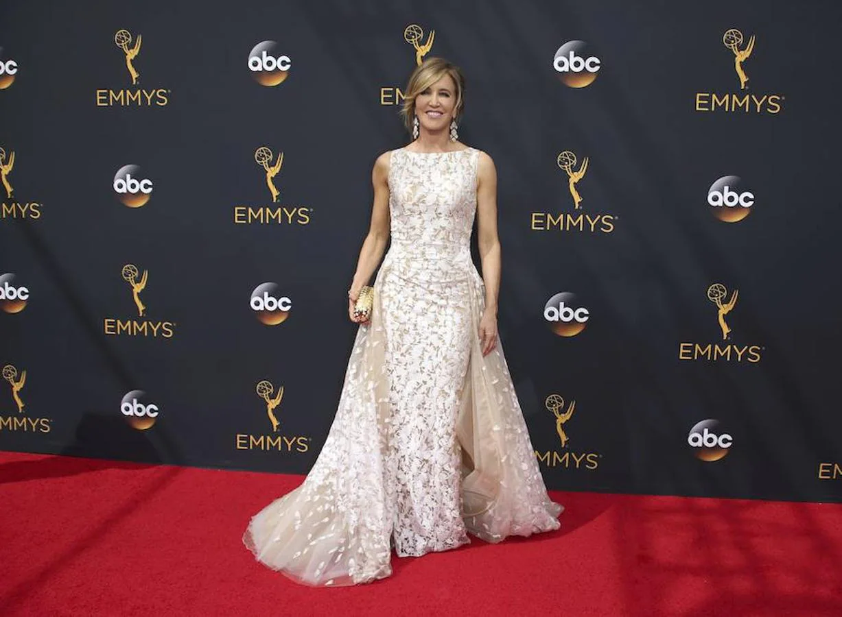Felicity Huffman, espectacular a su llegada a los Emmys