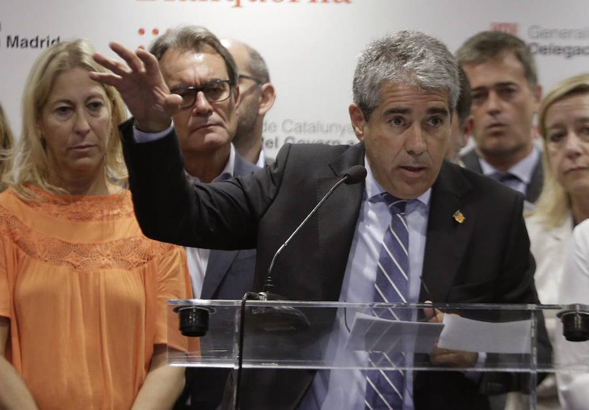 Homs ha asegurado que las principales instituciones del Estado están actuando «de manera arbitraria y seguidista» con los intereses del PP y ha acusado al Tribunal Constitucional de ponerse «al servicio del Gobierno de España». 