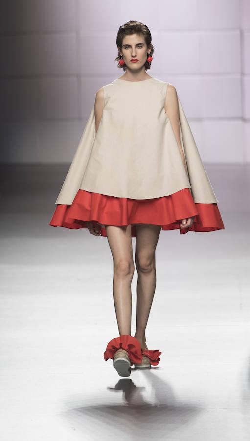 En imágenes: El desfile de Luke Leandro Cano y Esther Noriega