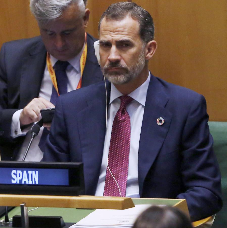 Además de hablar de la peculiar situación política nacional y sus posibles consecuencias en la economíaDon Felipe también pidió ante Naciones Unidas –y ante Theresa May, primera ministra del Reino Unido– que se ponga fin «al anacronismo» de Gibraltar, una demanda que España ha expresado siempre que ha tenido oportunidad de intervenir ante este foro. 