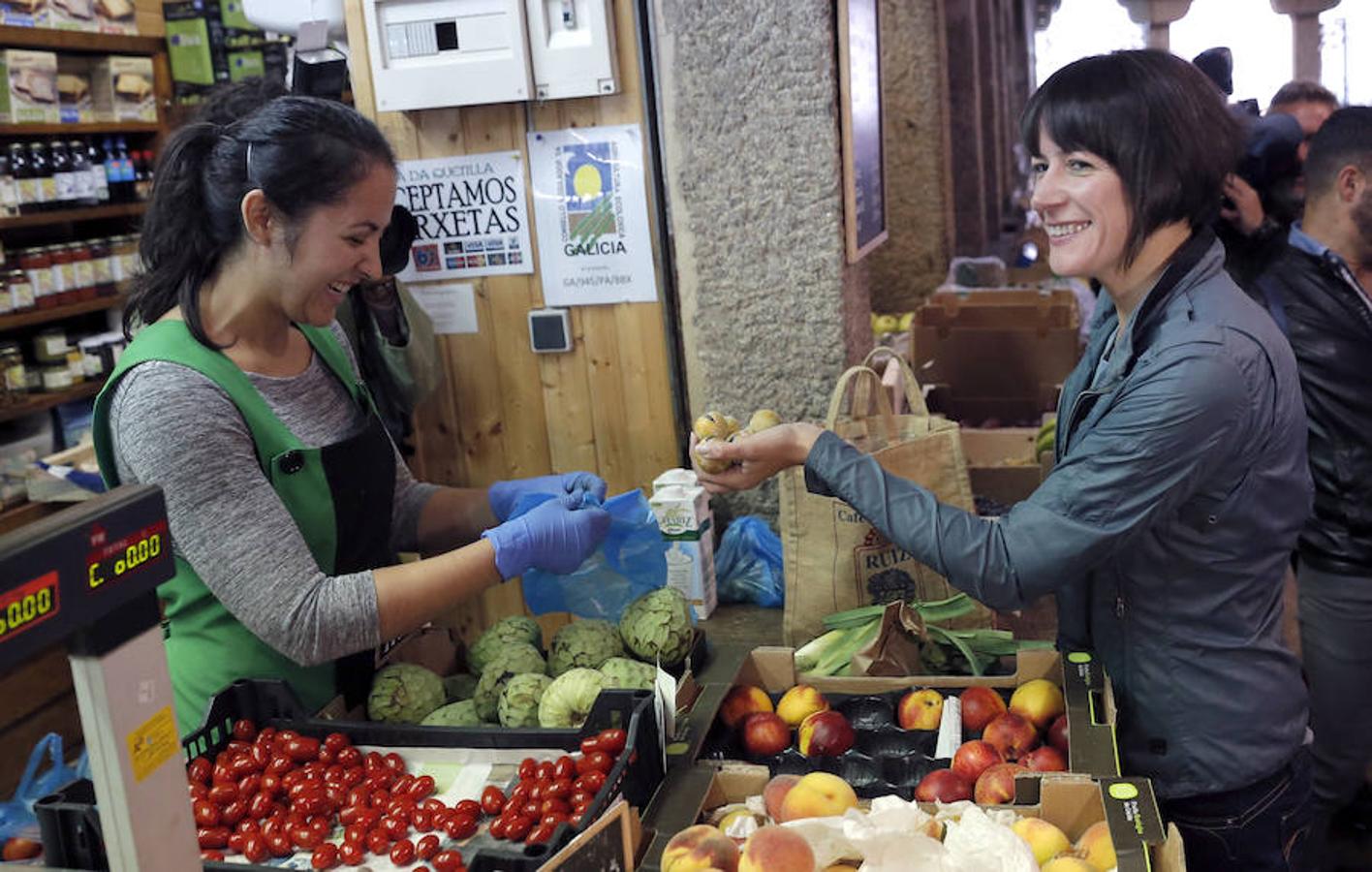 Pontón, comprando fruta en Compostela. 