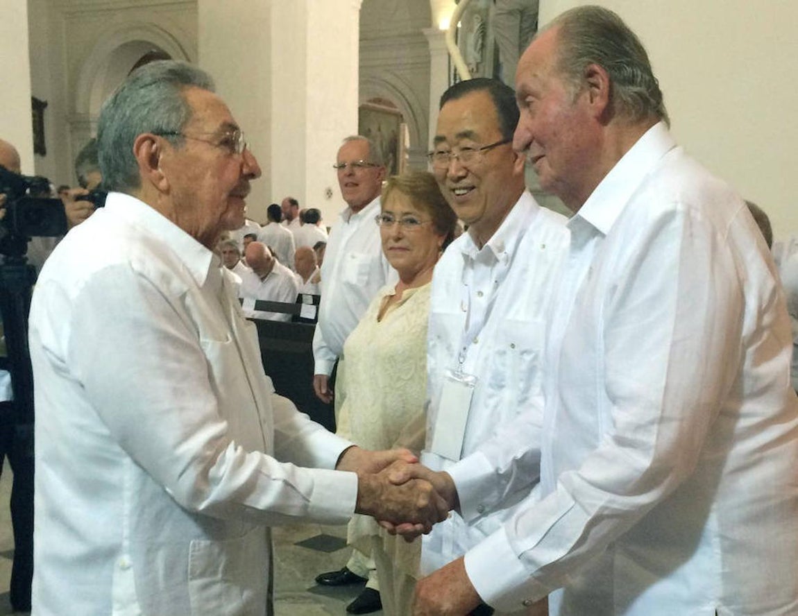 El Rey Juan Carlos de España junto al secretario general de las Naciones Unidas, Ban Ki-moon, la presidenta de Chile, Michelle Bachelet y el presidente de Cuba, Raúl Castro. 