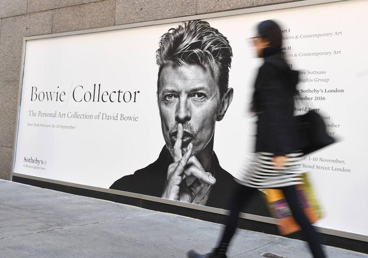 «Bowie Collector». El la colección del músico era muy conocida en el mundo del arte. Sotheby's subastará en noviembre 350 piezas, divididas en tres lotes. Las dos primeras centradas en el arte moderno y contemporáneo y la tercera, de diseño posmoderno italiano