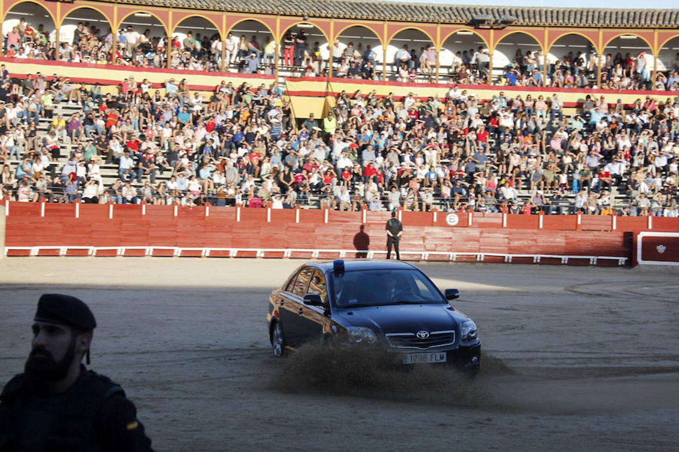 Exhibición de la Guardia Civil en la plaza de toros