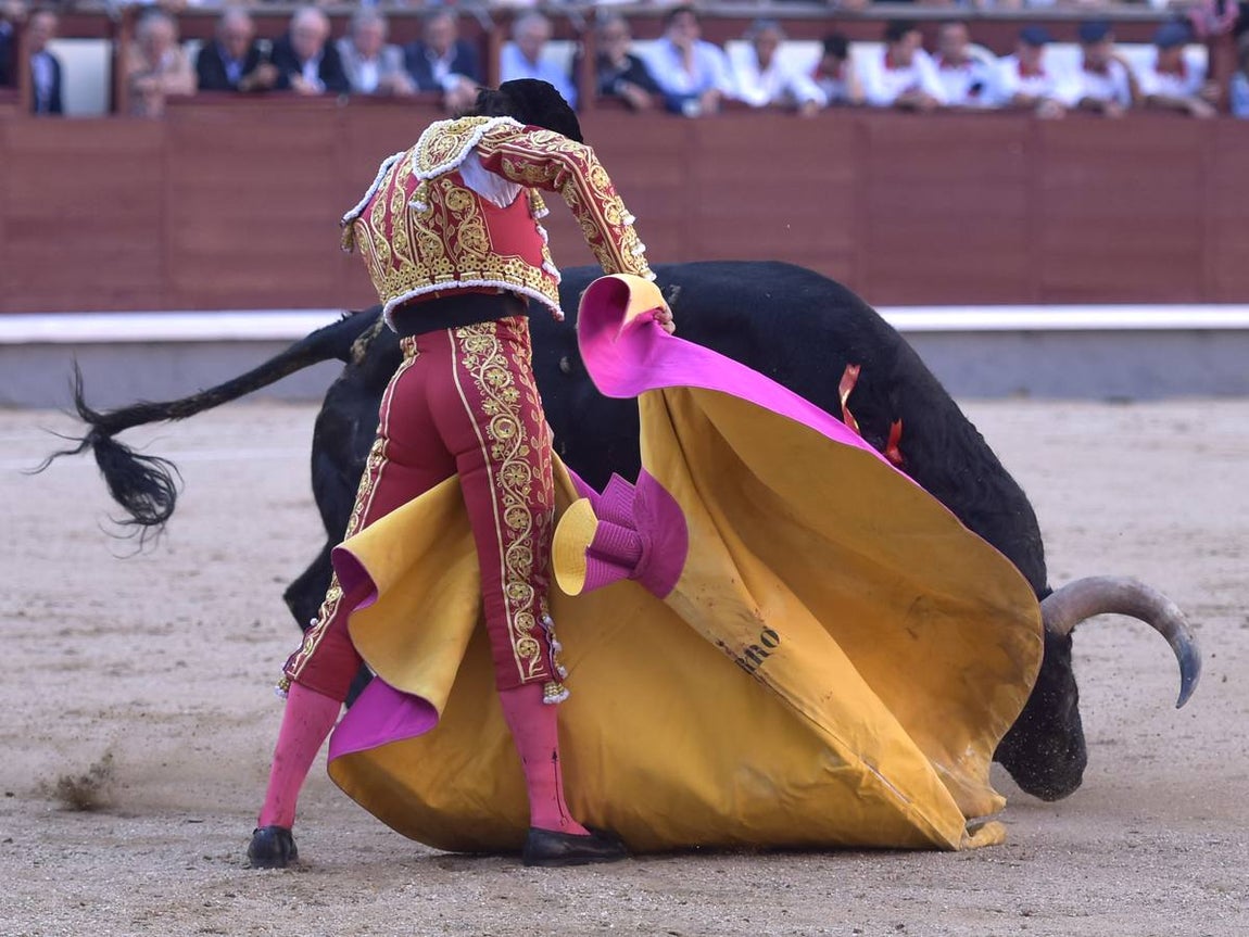 Las épicas faenas de Curro Díaz y José Garrido en la Feria de Otoño, foto a foto