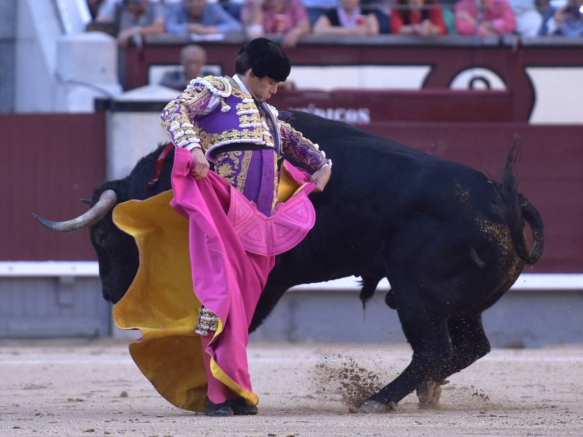 Las épicas faenas de Curro Díaz y José Garrido en la Feria de Otoño, foto a foto