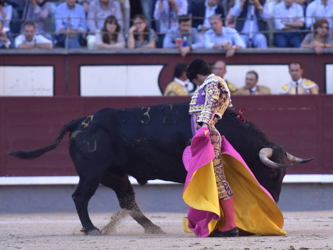 Las épicas faenas de Curro Díaz y José Garrido en la Feria de Otoño, foto a foto
