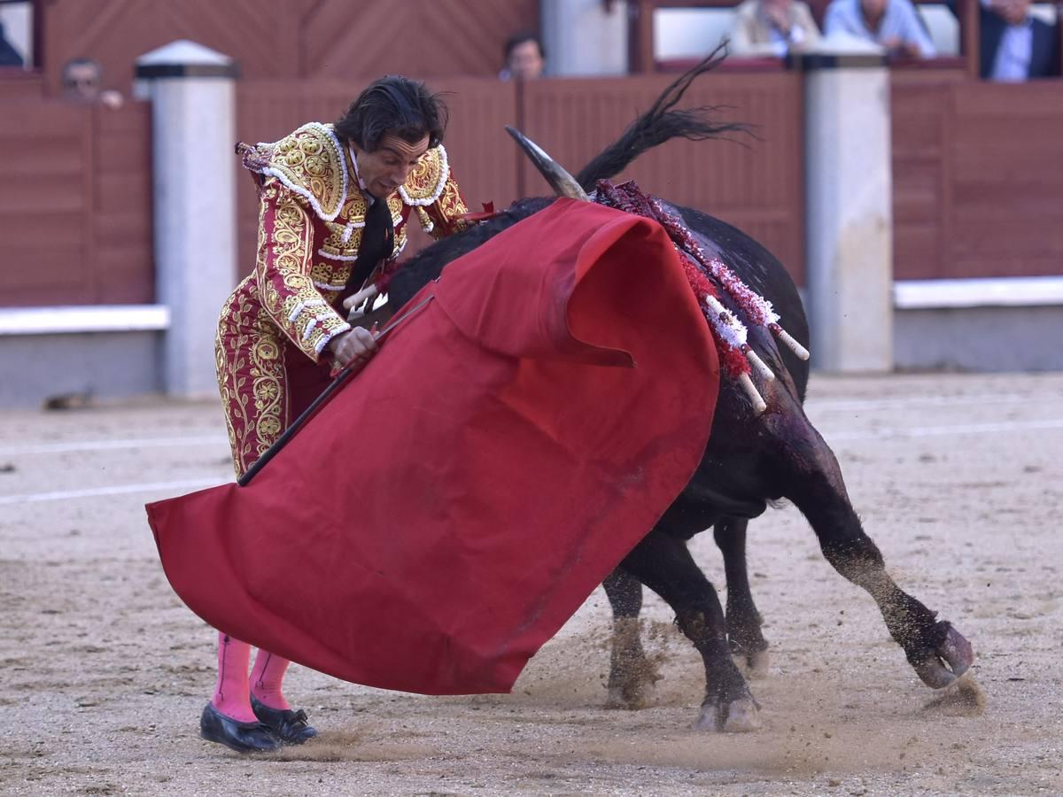 Secuencia de las tremendas cogidas a Curro Díaz en Las Ventas