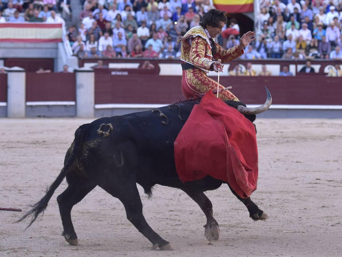 Secuencia de las tremendas cogidas a Curro Díaz en Las Ventas