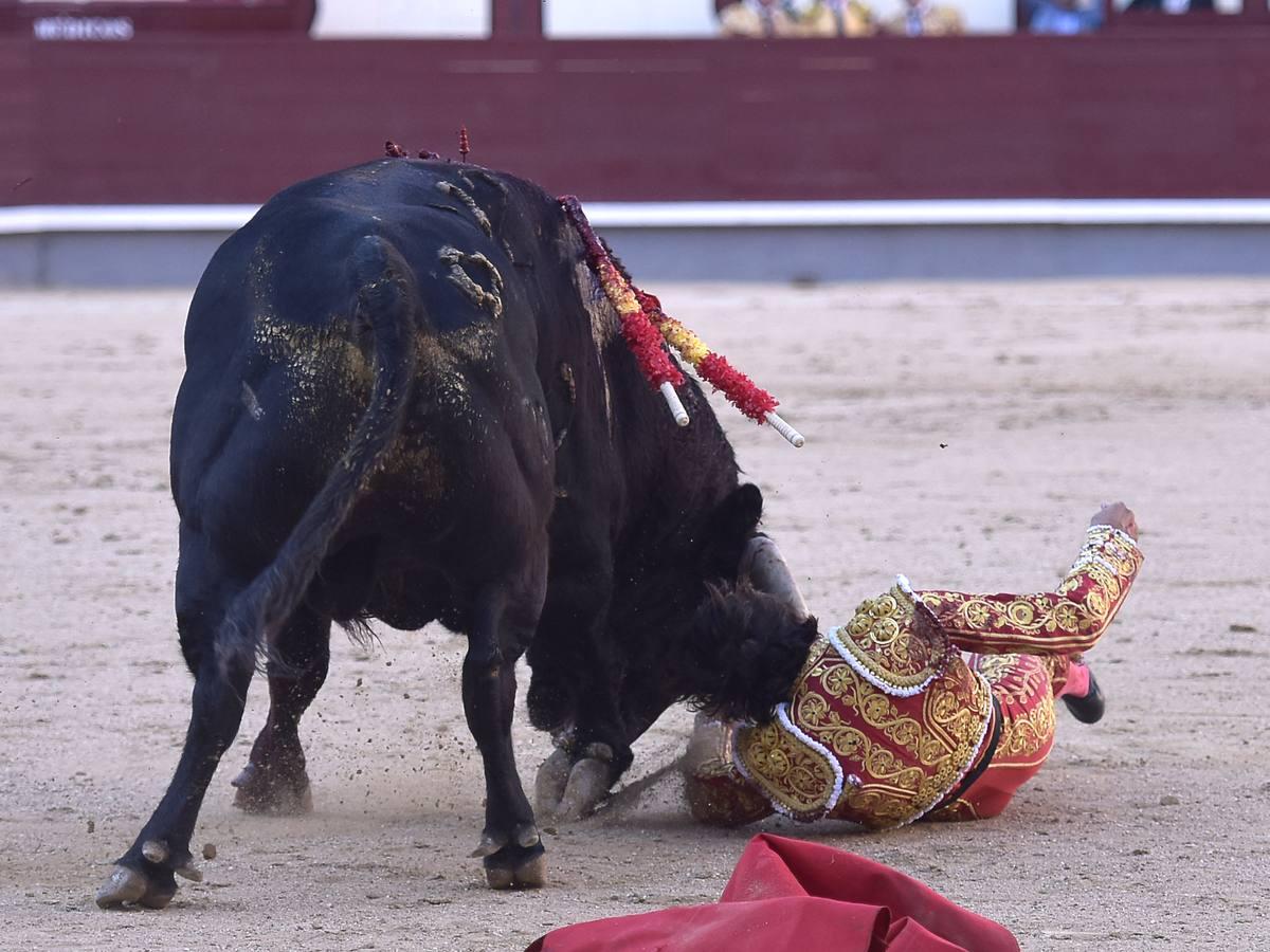 Secuencia de las tremendas cogidas a Curro Díaz en Las Ventas