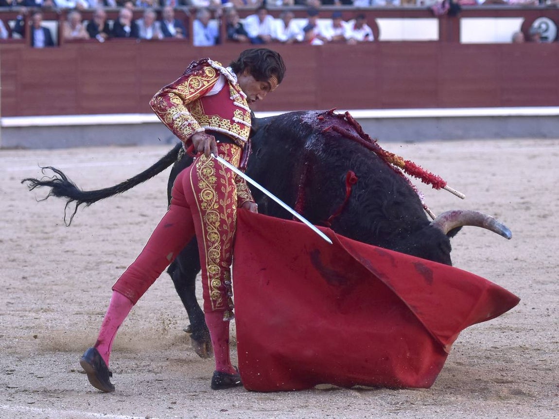 Las épicas faenas de Curro Díaz y José Garrido en la Feria de Otoño, foto a foto