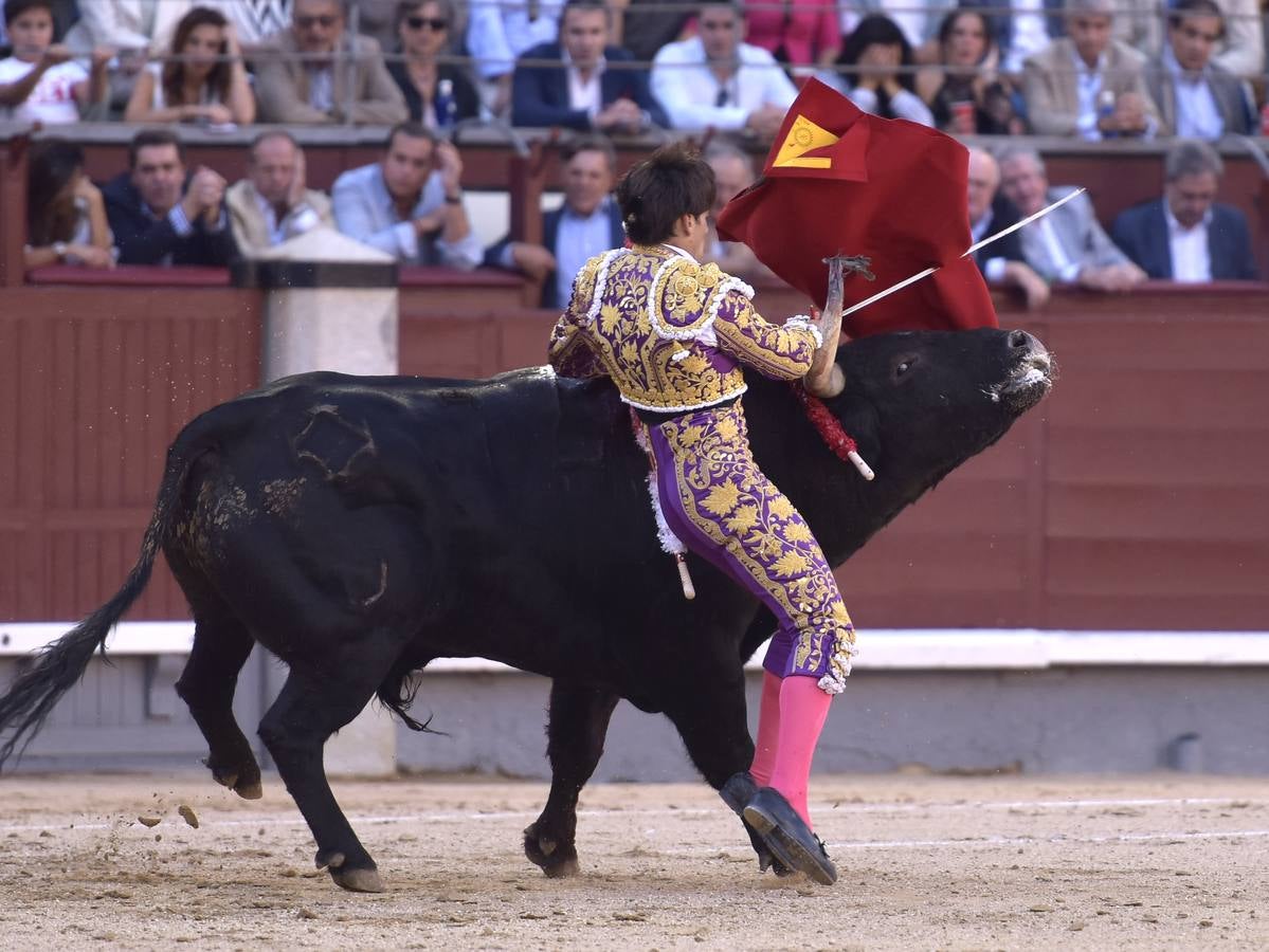 Secuencia de los espeluznantes percances de José Garrido en Las Ventas