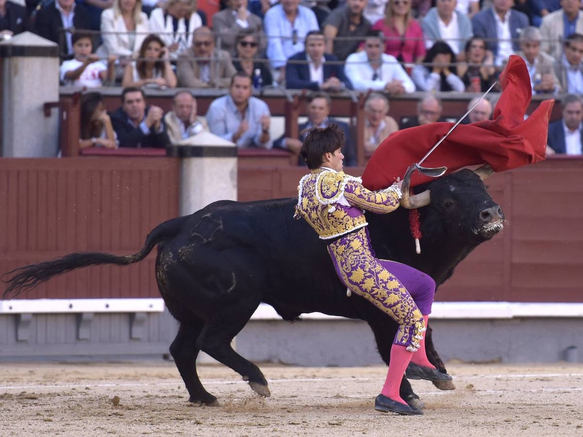 Secuencia de los espeluznantes percances de José Garrido en Las Ventas