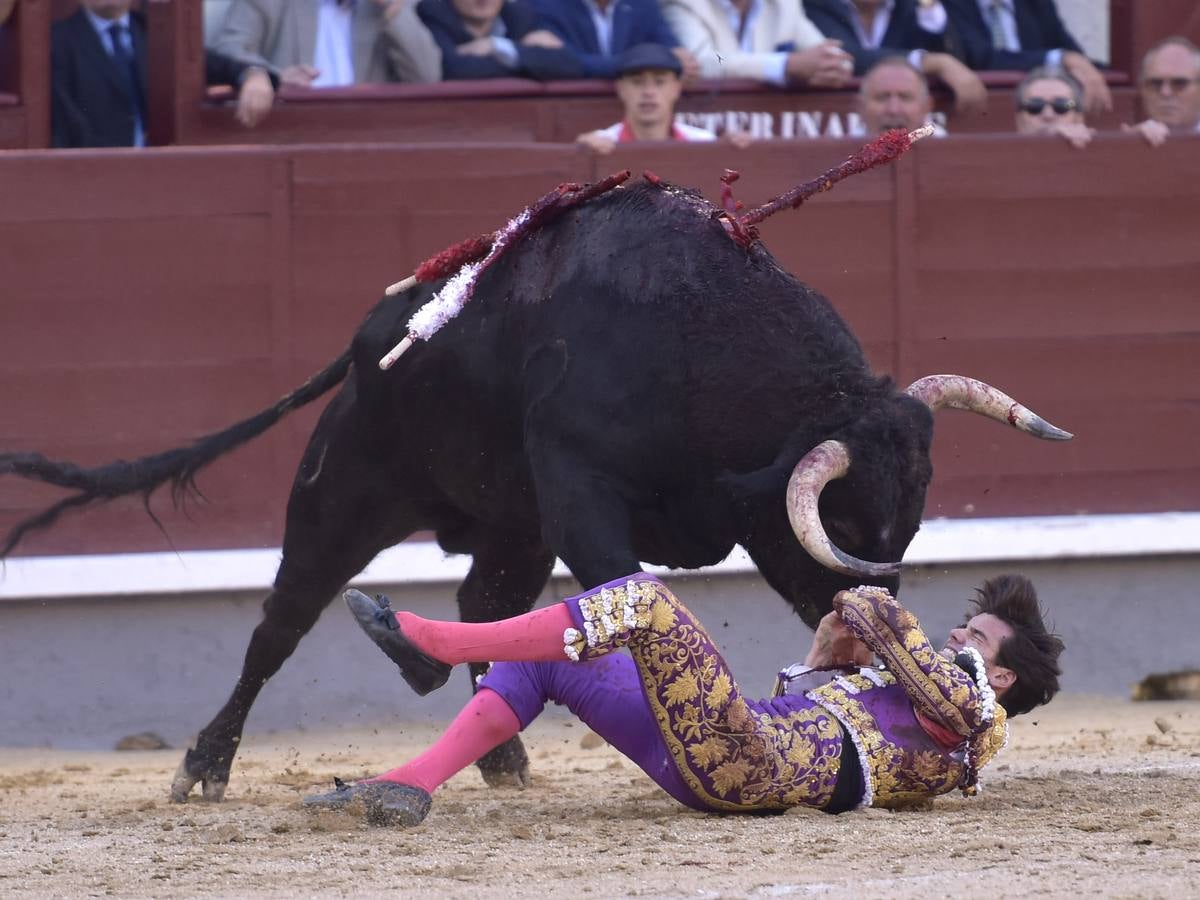 Secuencia de los espeluznantes percances de José Garrido en Las Ventas